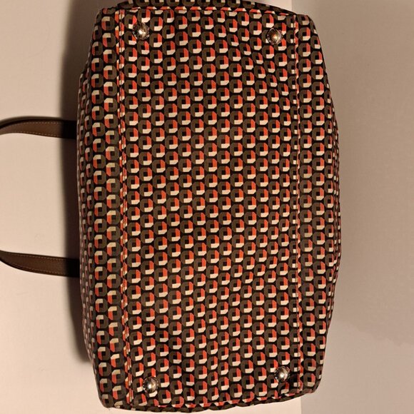 Prada - Picture 3 of 5